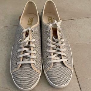 NEVER WORN sz 9 Keds sneakers